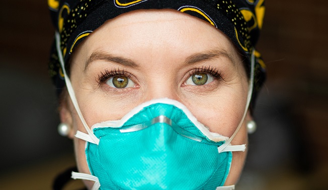 donning-the-N95-respirator-masks-tighter
